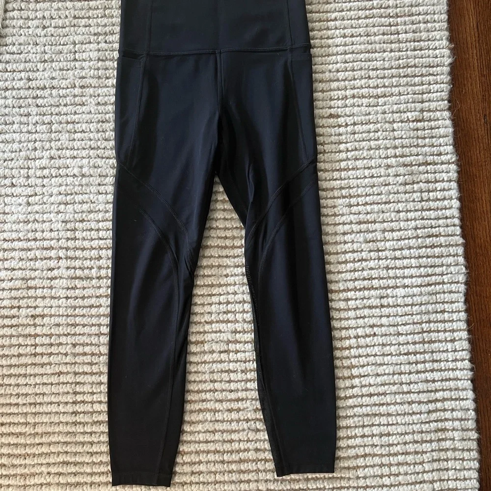 Athleta Salutation Stash Pocket II
Mesh 7/8 Tight,Black
SIZE XS - Picture 3 of 7